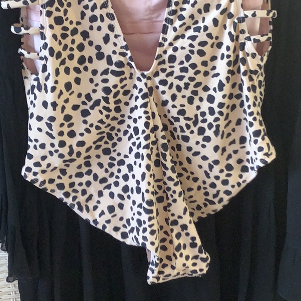 NWOT One Piece Animal Print Swim Suit 🖤🖤 - Picture 5 of 7
